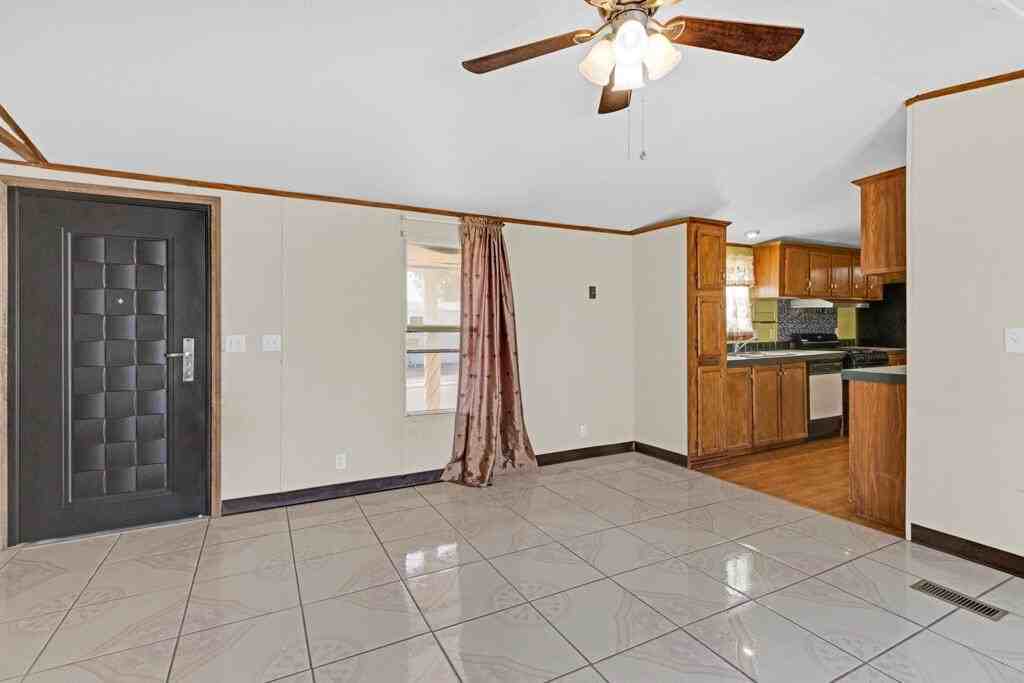 9849 Alameda Ave #C6 - Photo 4 of 33