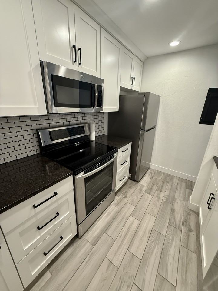 110 S 800 E #1 - Photo 5 of 22