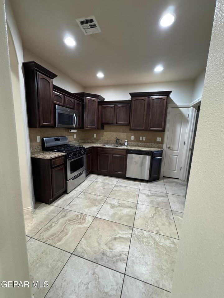 12872 Hueco Mine Dr - Photo 4 of 15