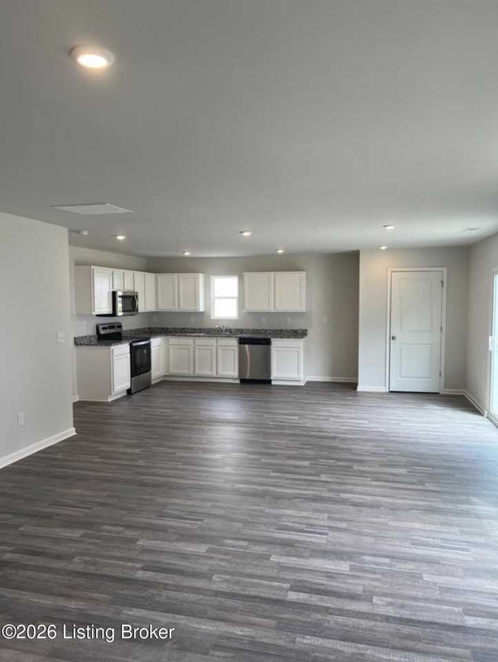 205 Elegance Way - Photo 2 of 8