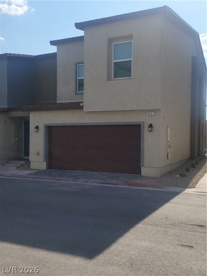 9931 Apricot Hills St