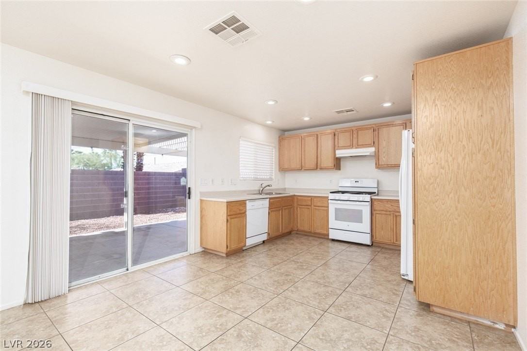 10667 April Rose Ct - Photo 7 of 26