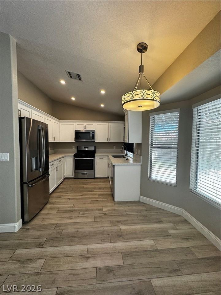 2504 Goldenmoon St - Photo 4 of 14