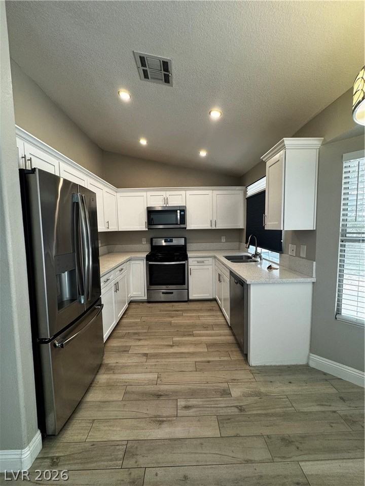 2504 Goldenmoon St - Photo 5 of 14