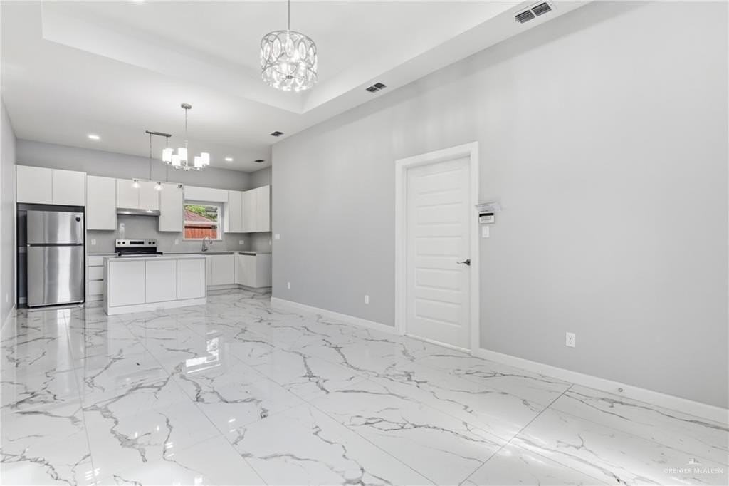 907 S Diplomat Dr - Photo 4 of 22