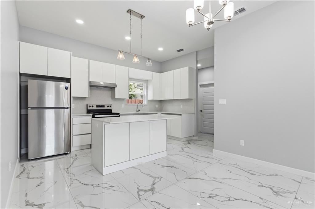 907 S Diplomat Dr - Photo 5 of 22