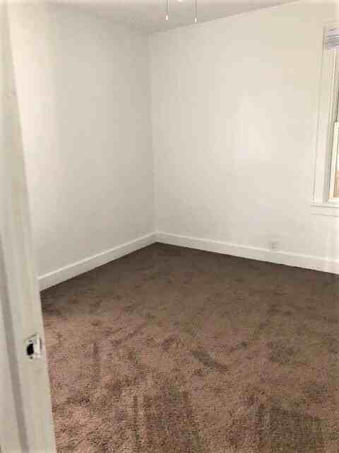 427 Glenwood Ave - Photo 7 of 9