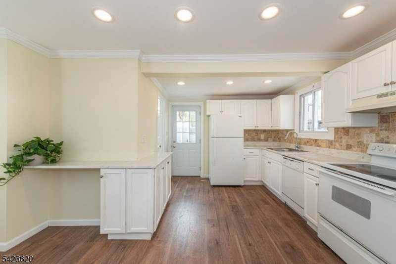 108 Lafayette St - Photo 4 of 21