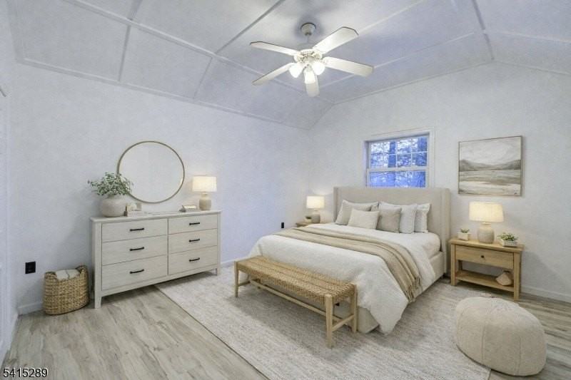 240 Acabonack Rd - Photo 2 of 15