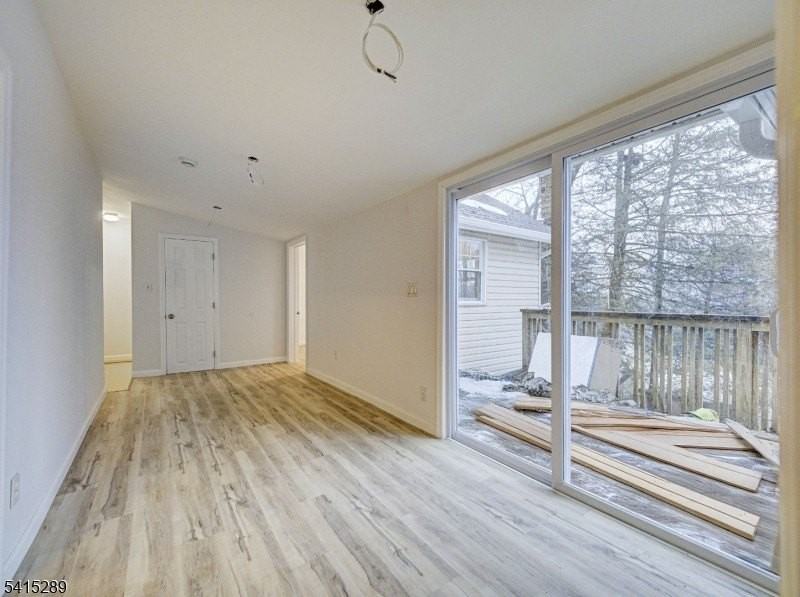 240 Acabonack Rd - Photo 3 of 15