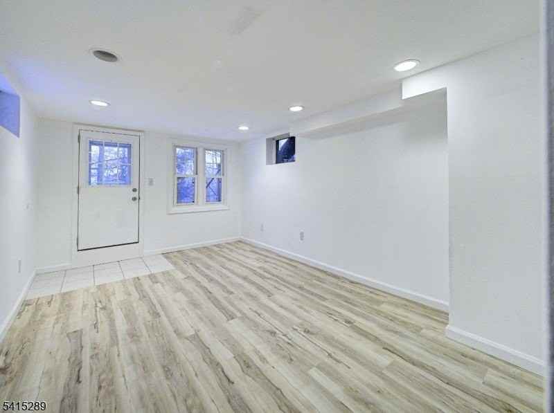 240 Acabonack Rd - Photo 4 of 15