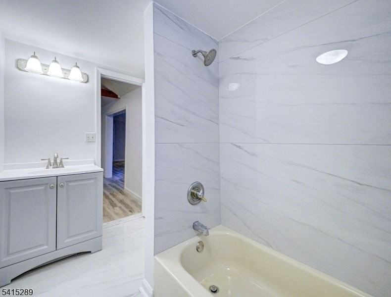 240 Acabonack Rd - Photo 6 of 15