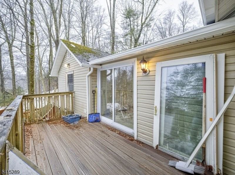 240 Acabonack Rd - Photo 7 of 15