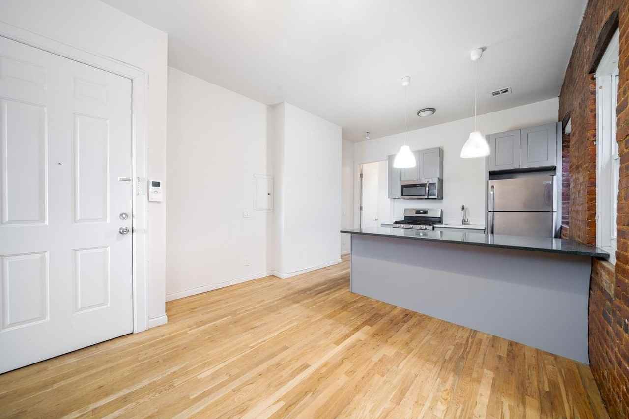 386 Bergen Ave #1R - Photo 2 of 17