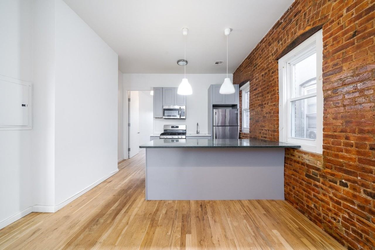 386 Bergen Ave #1R - Photo 3 of 17