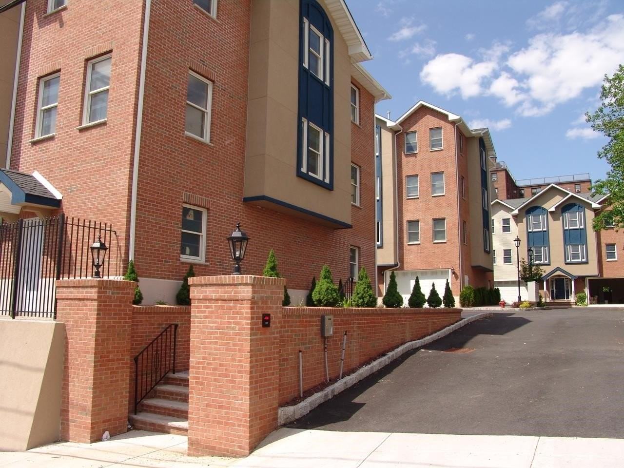 620 38th St #901 - Photo 6 of 14