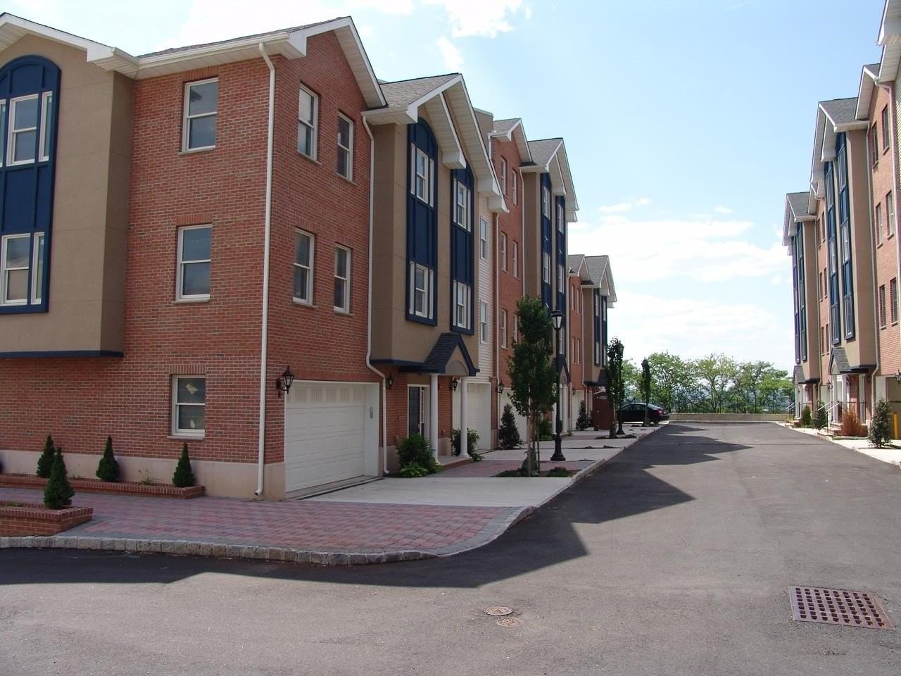 620 38th St #901 - Photo 7 of 14