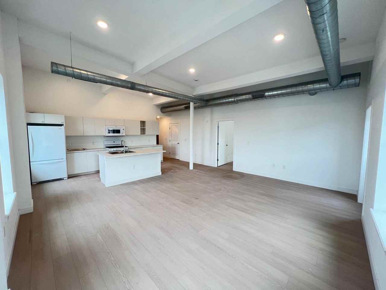 141 Christopher Columbus Dr #4 - Photo 3 of 28