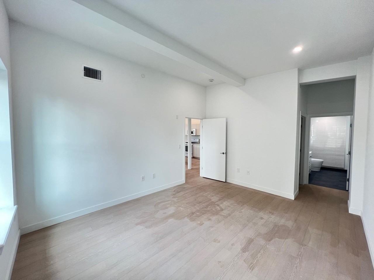 141 Christopher Columbus Dr #4 - Photo 7 of 28