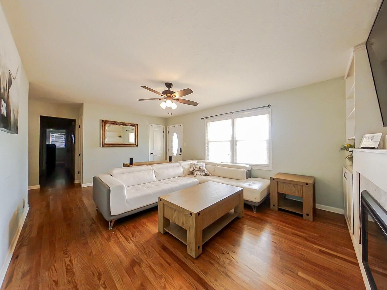 1117 Eisenhower Dr - Photo 4 of 23