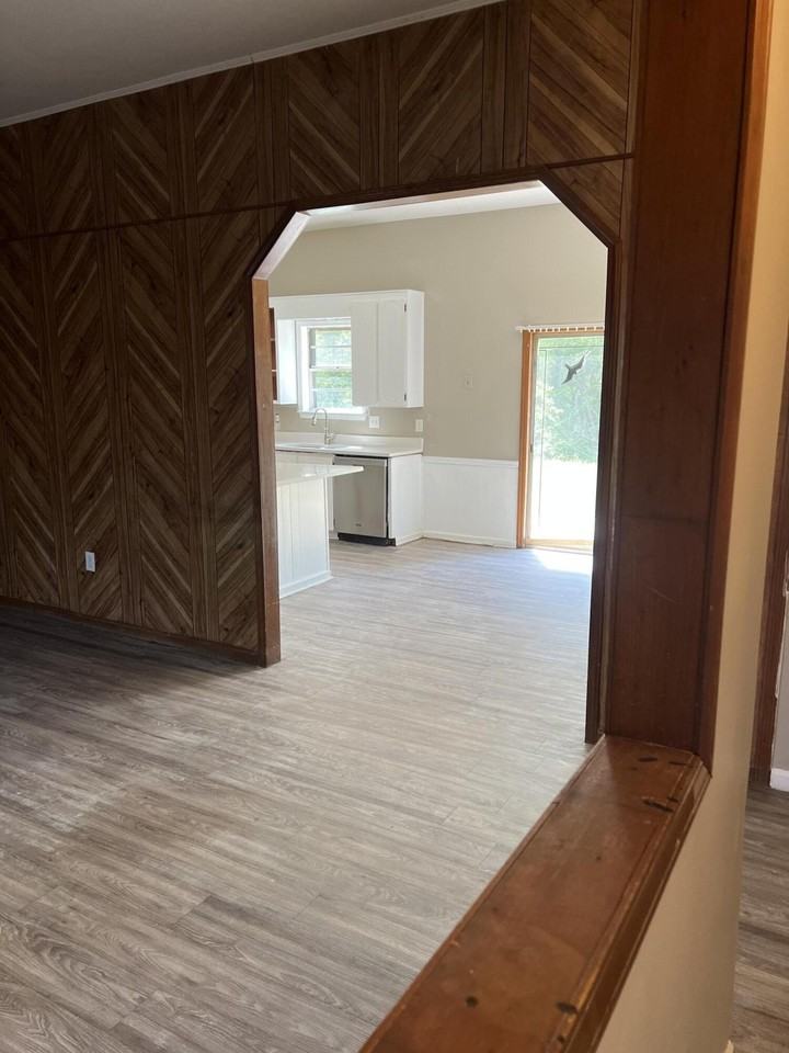 3532 Edmonton St - Photo 4 of 16