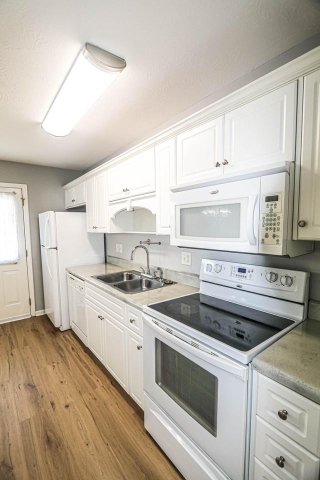 702 Creekside Dr - Photo 3 of 41