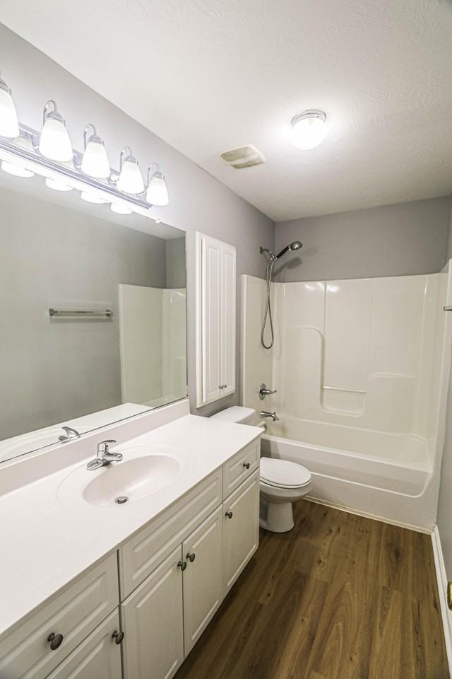 702 Creekside Dr - Photo 5 of 41