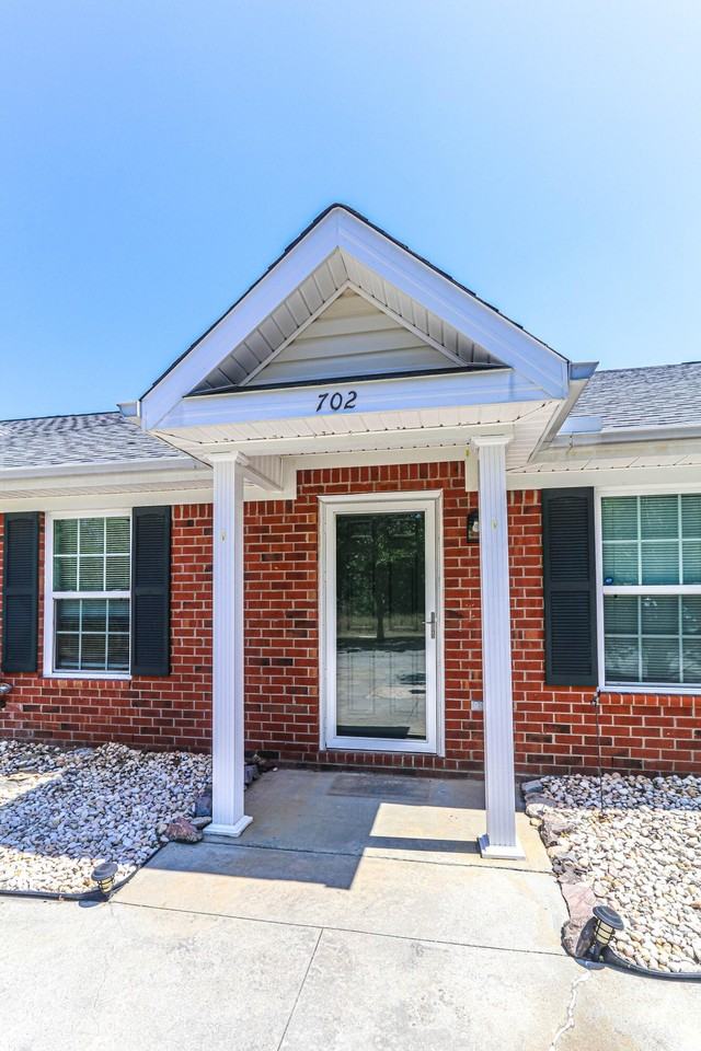 702 Creekside Dr - Photo 6 of 41