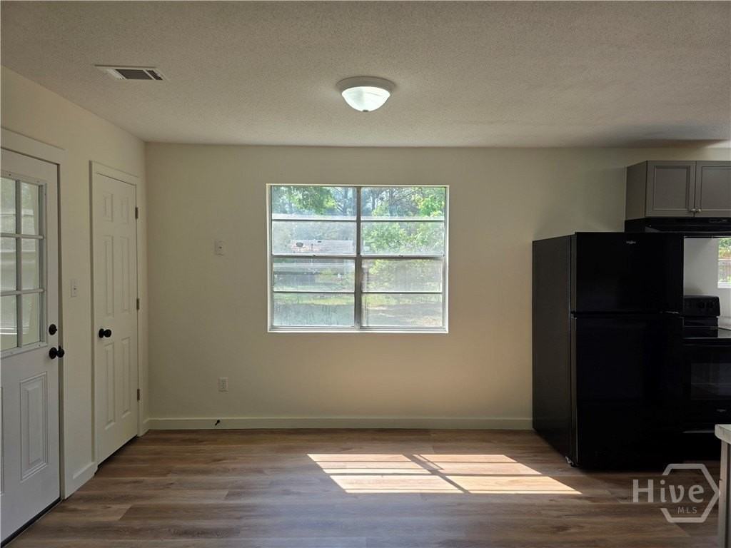 309 E 3rd St - Photo 4 of 18