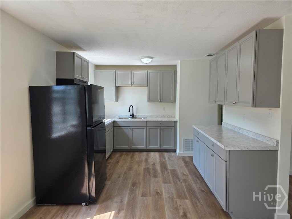 309 E 3rd St - Photo 5 of 18