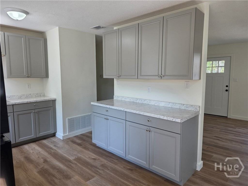 309 E 3rd St - Photo 7 of 18