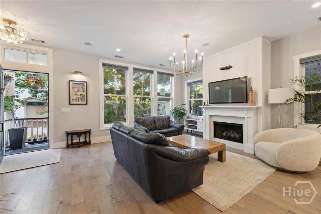 303 Alice St - Photo 2 of 48