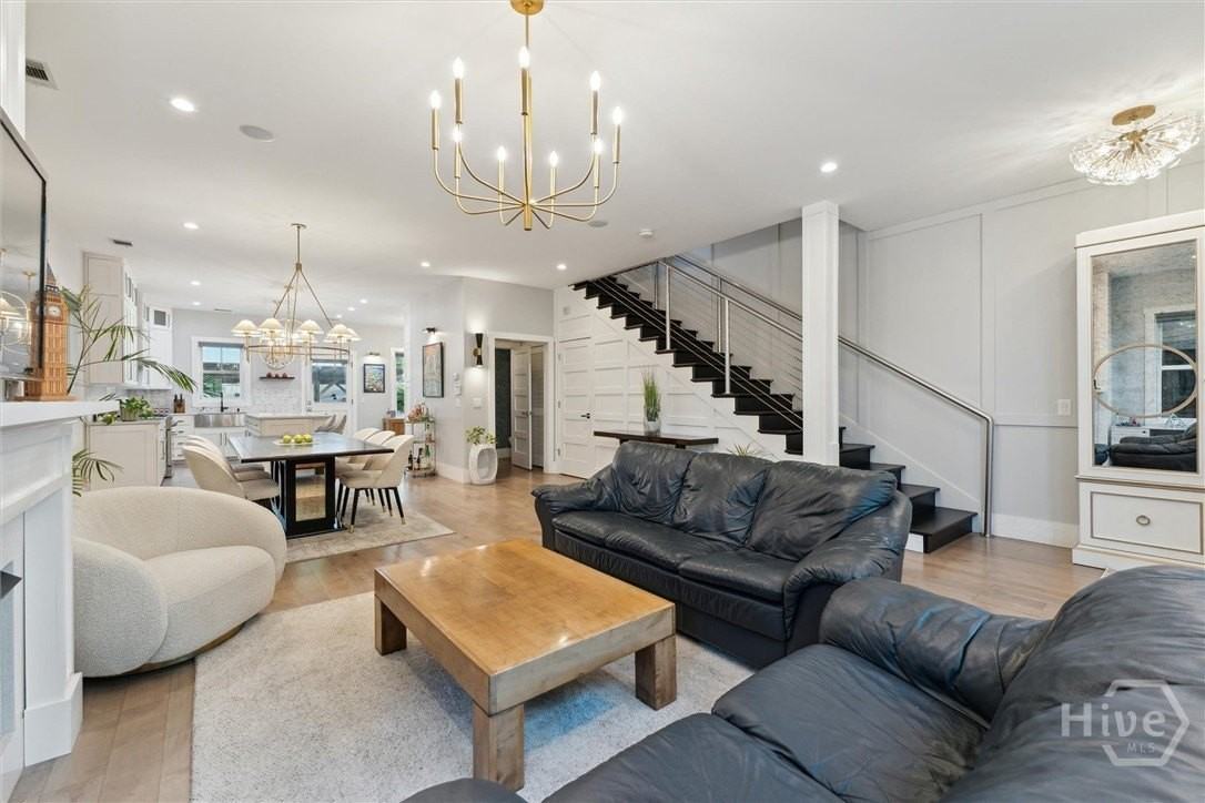 303 Alice St - Photo 3 of 48