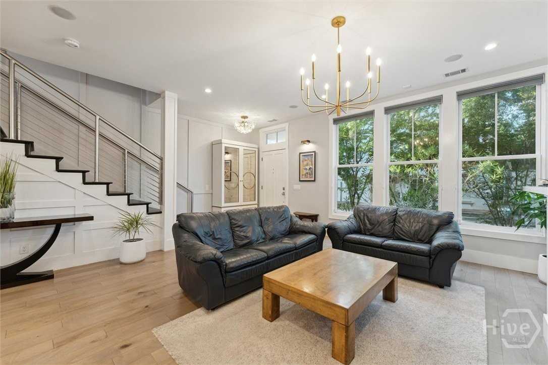 303 Alice St - Photo 5 of 48