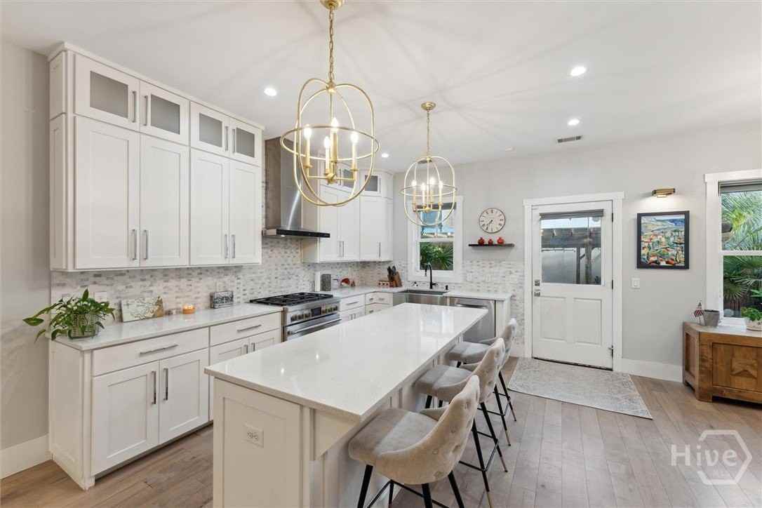 303 Alice St - Photo 6 of 48