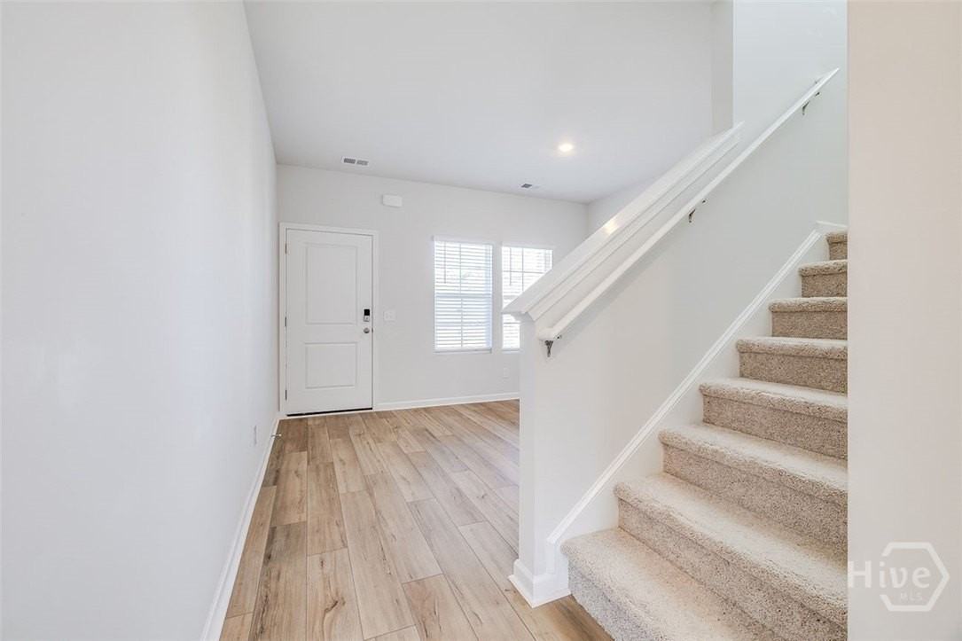 131 Freesia Dr - Photo 4 of 38