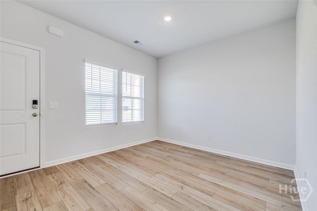 131 Freesia Dr - Photo 5 of 38