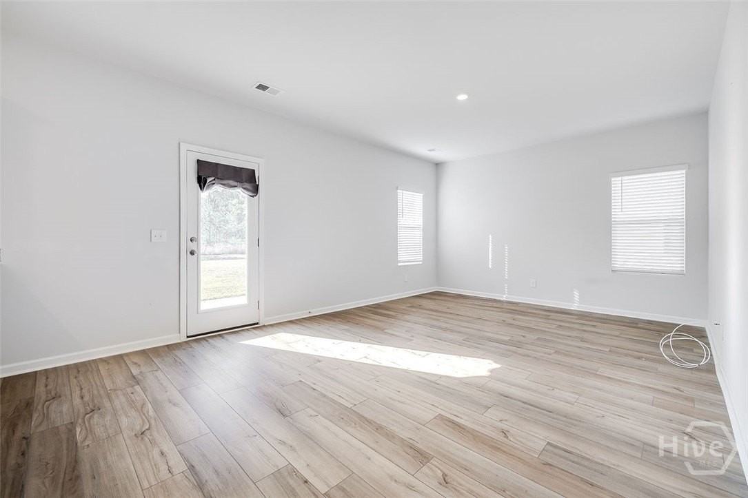 131 Freesia Dr - Photo 7 of 38