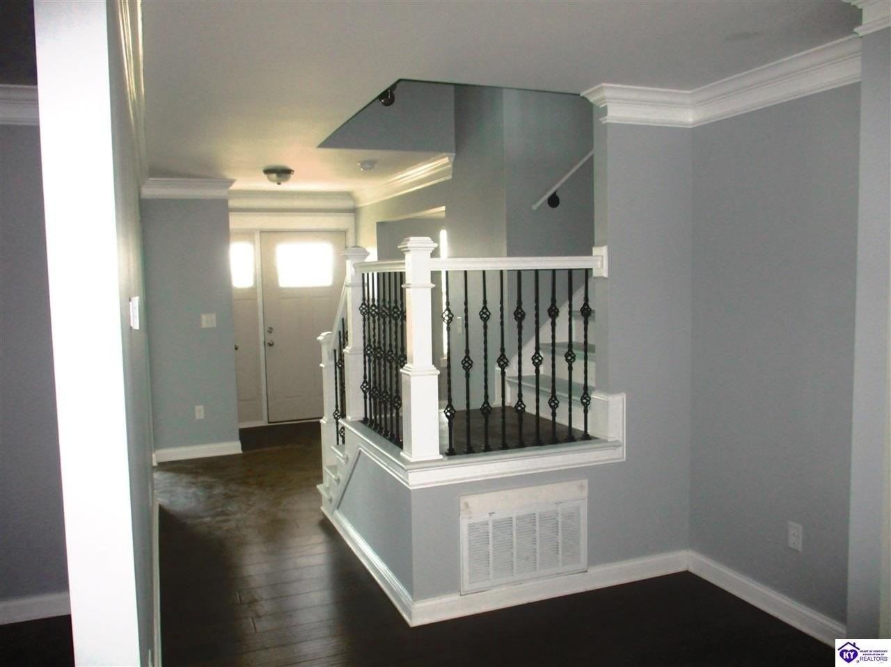 130 Diamond Ct - Photo 3 of 31