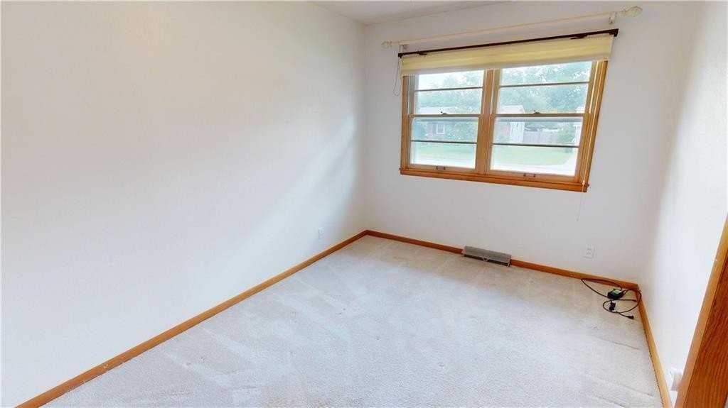 519 N Hoffman St - Photo 5 of 7