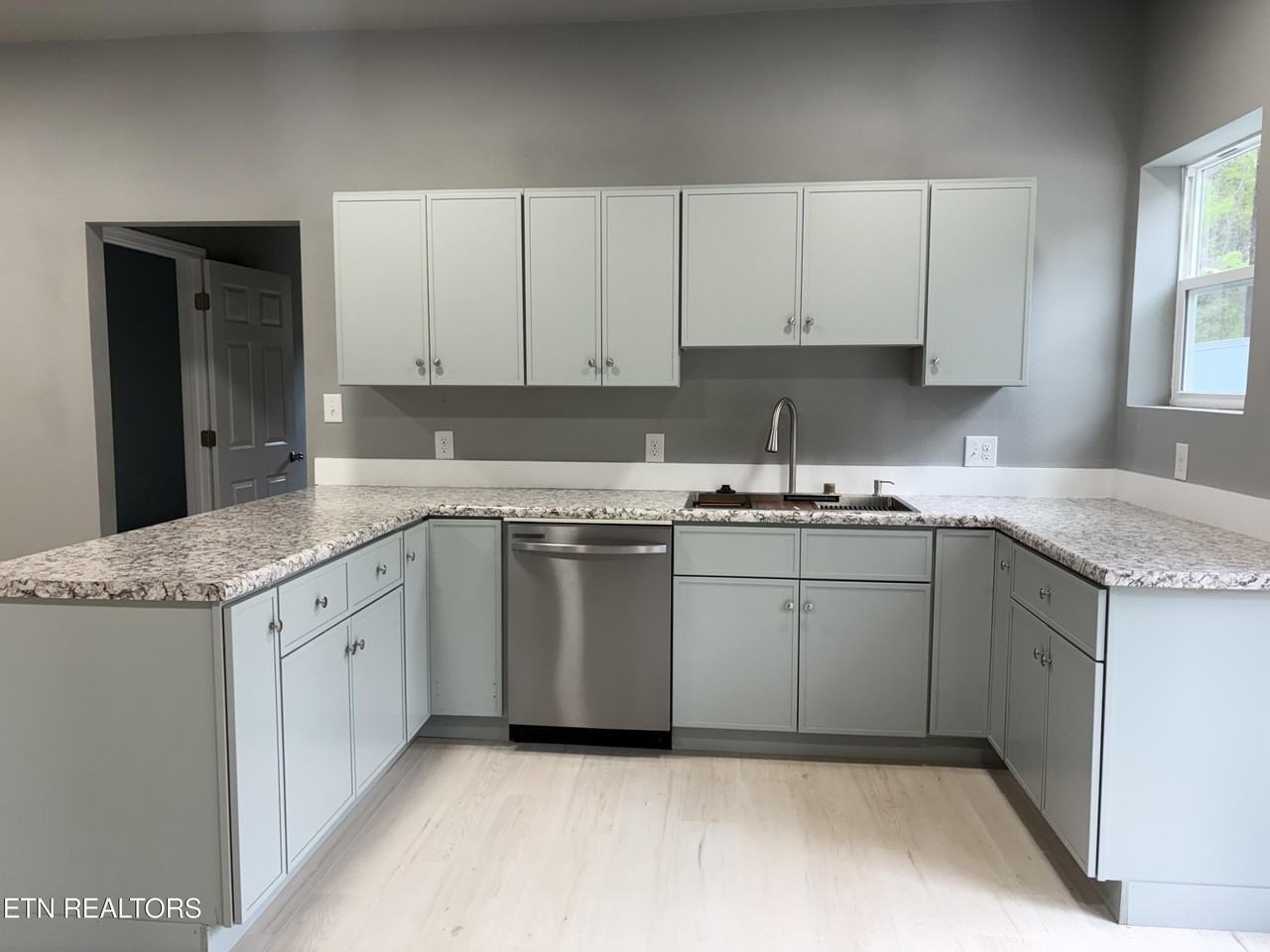 415 Woody Ave #415 - Photo 2 of 18