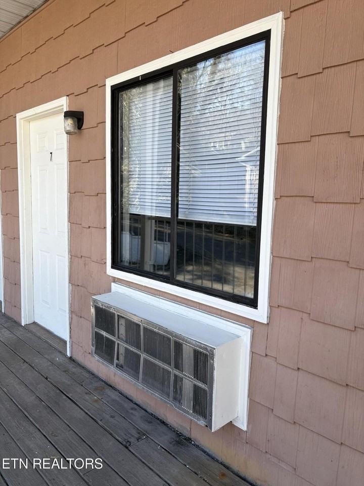 215 E Race St #7 - Photo 4 of 6