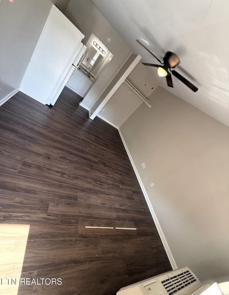 215 E Race St #7 - Photo 6 of 6