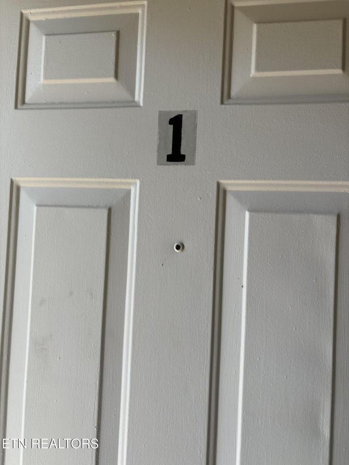 215 E Race St #1 - Photo 2 of 4