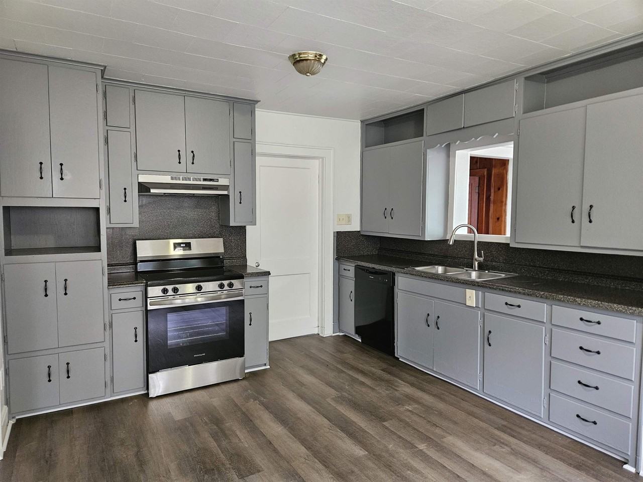 614 Oakdale Ave - Photo 6 of 20