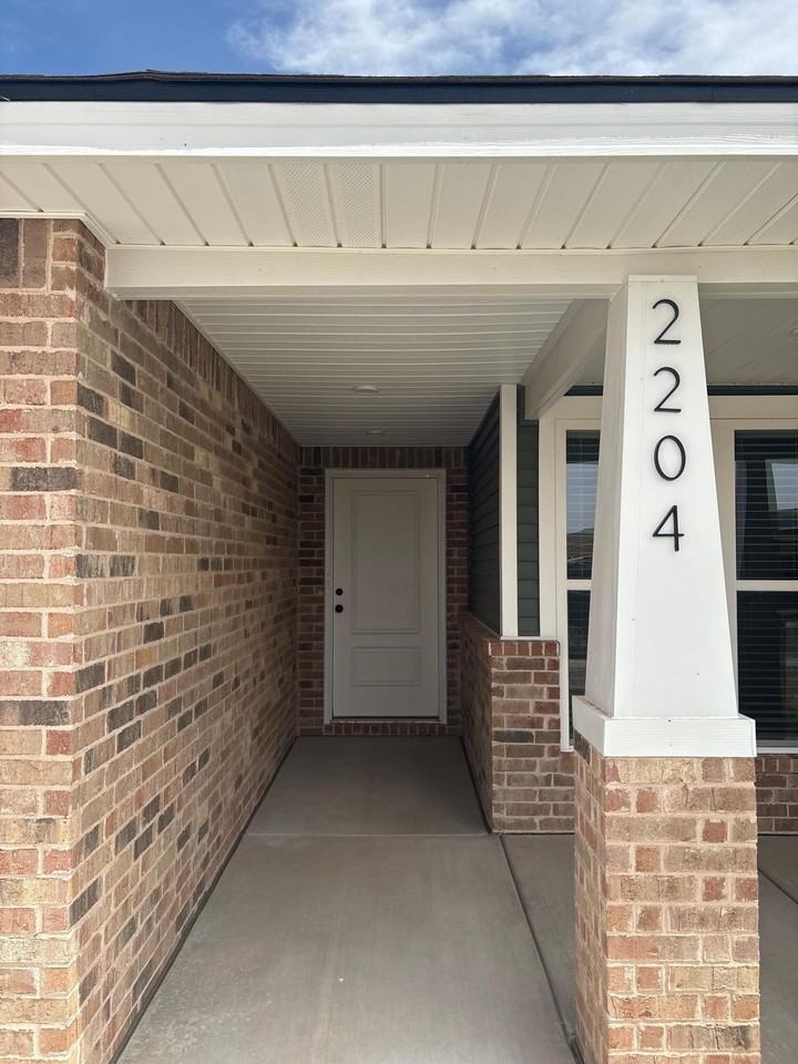 2204 Corpus Ave - Photo 2 of 12