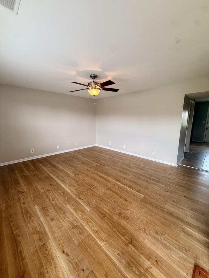 523 Tecumseh Trl - Photo 3 of 18