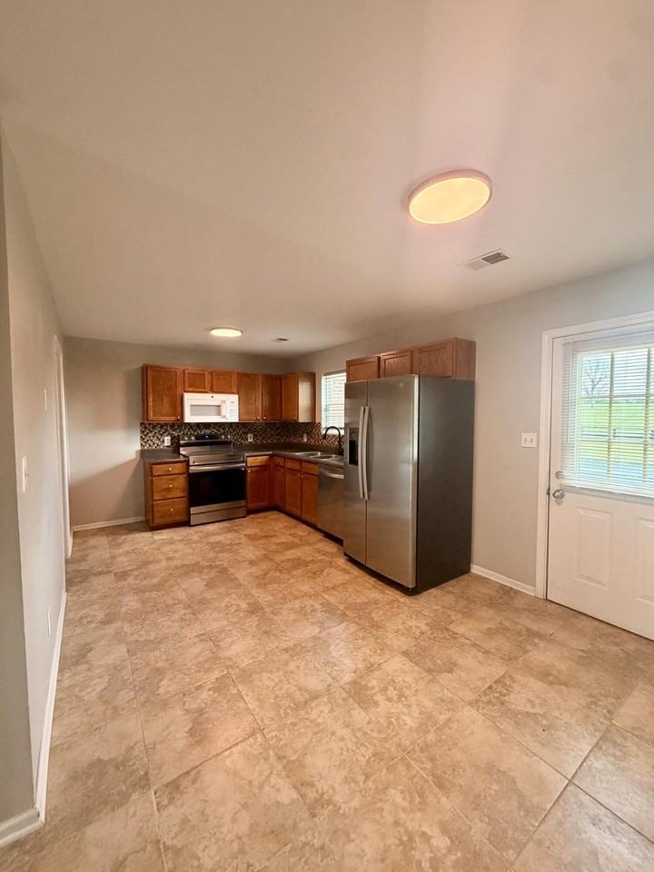 523 Tecumseh Trl - Photo 6 of 18