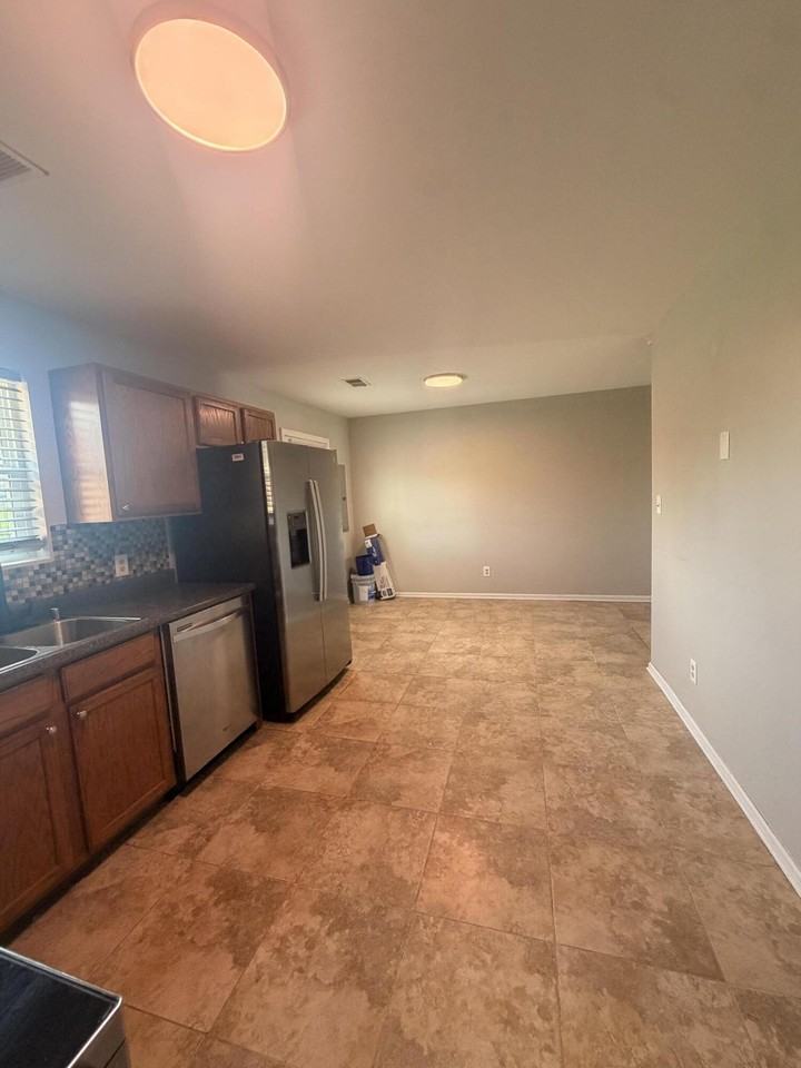 523 Tecumseh Trl - Photo 7 of 18