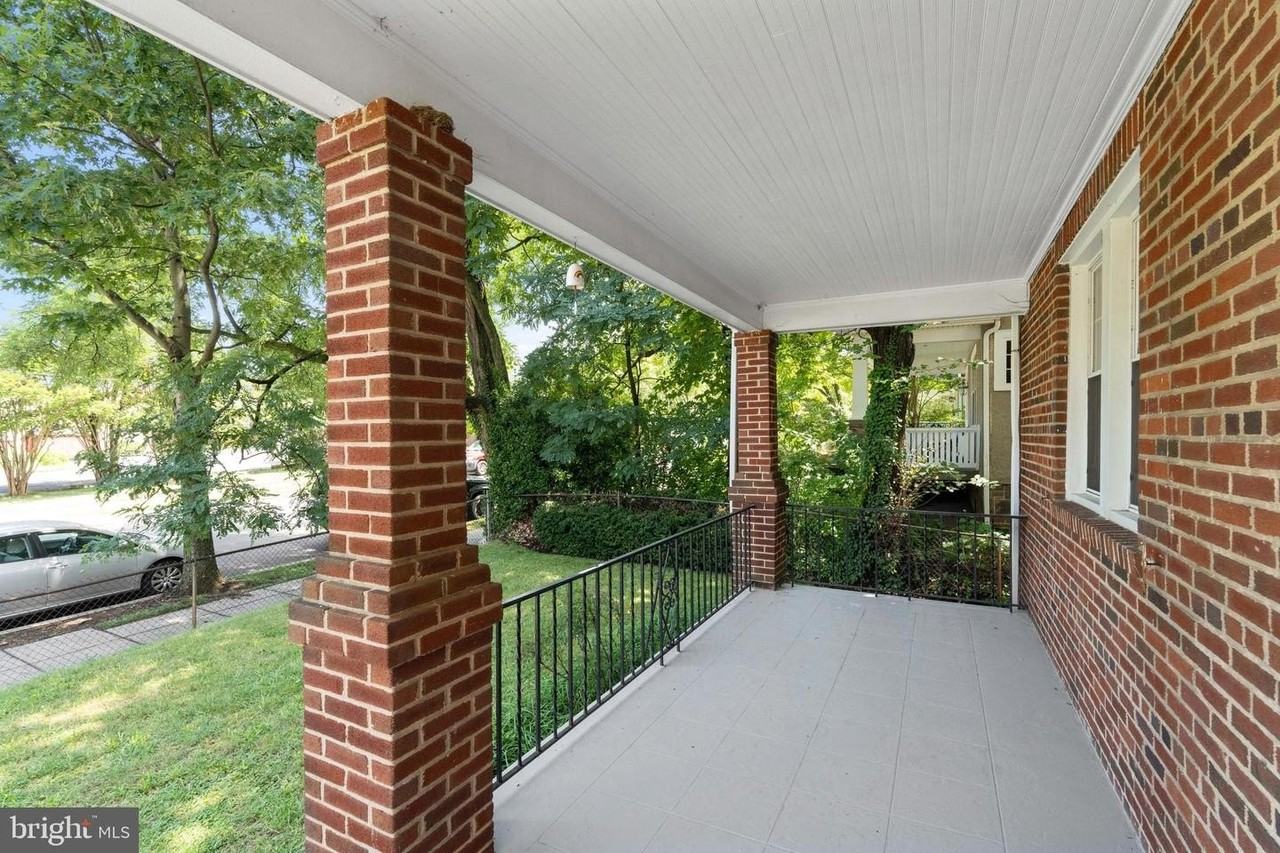 3910 Yuma St Nw - Photo 3 of 34